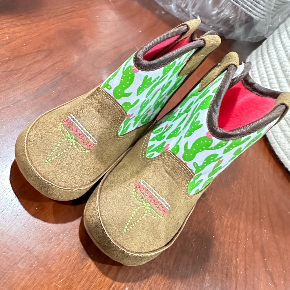 Baby Ariat boots - 3C